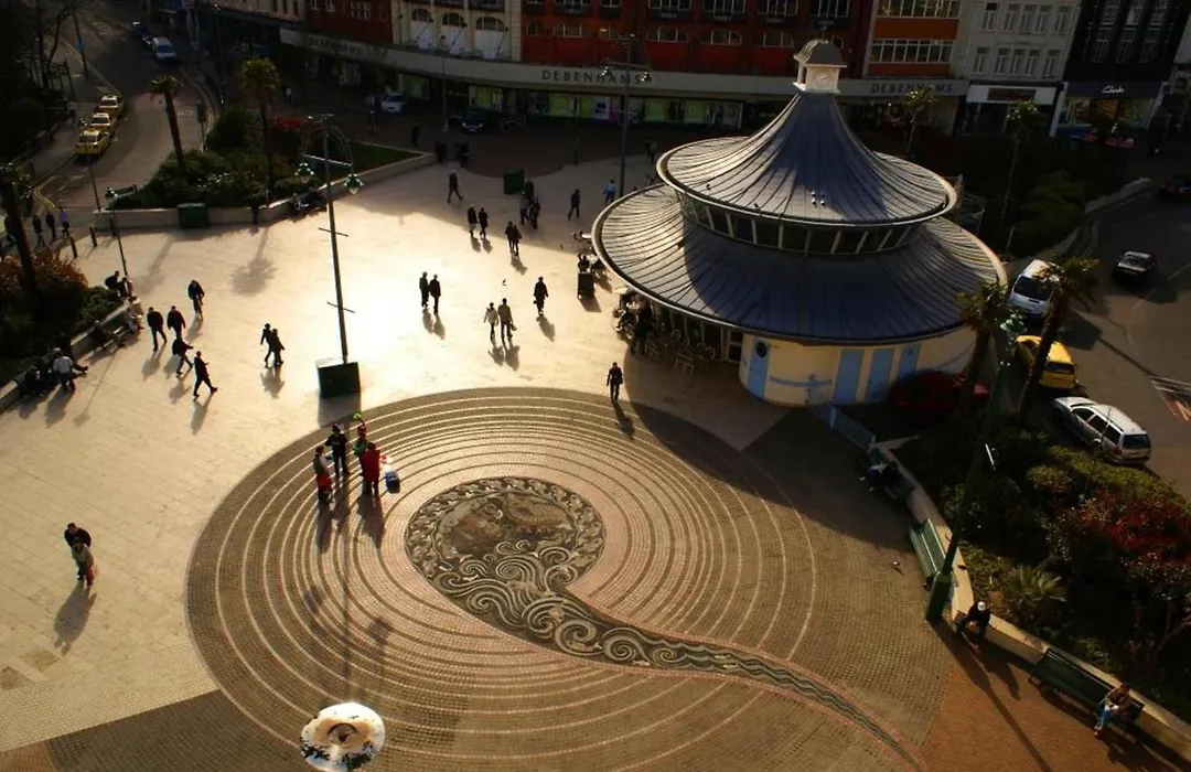 Viewpoint 1 By Bournecoast - A Clifftop Apartment With Garden And Parking - Fm827-1